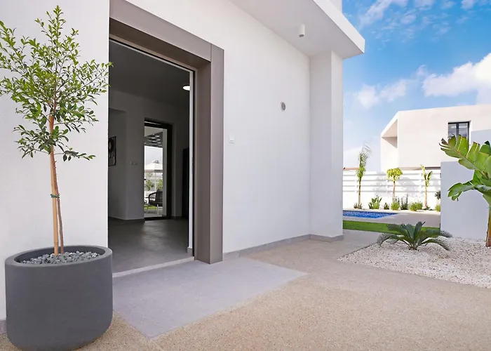 Elsa - Luxury In Pernera Feriehus Paralimni