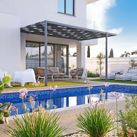 Elsa - Luxury In Pernera Ferienhaus Paralimni